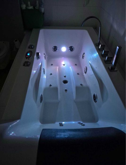 Вана с хидро масаж,светлини и радио музика