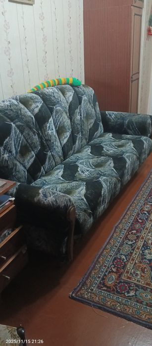 продам диван недорого