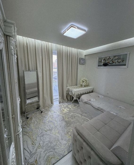 Квартира продается 4/2/14 на жк Zarafshon city