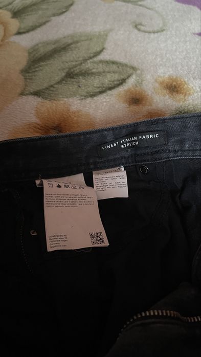 Vând blugi Porsche Boss