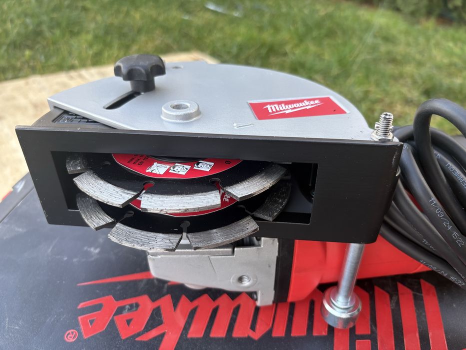 Masina de frezat caneluri