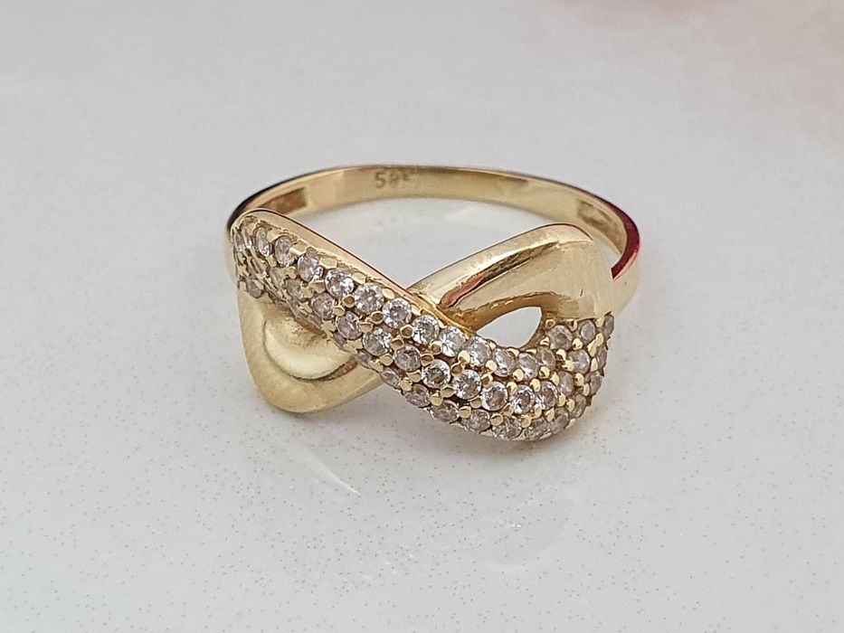 Inel din aur de 14K model Infinit cu pietre semiprețioase albe