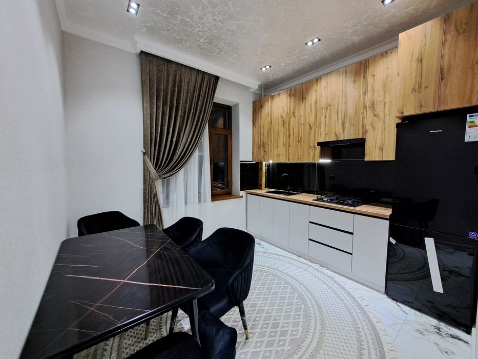 2 xonali lux kvartira sotiladi