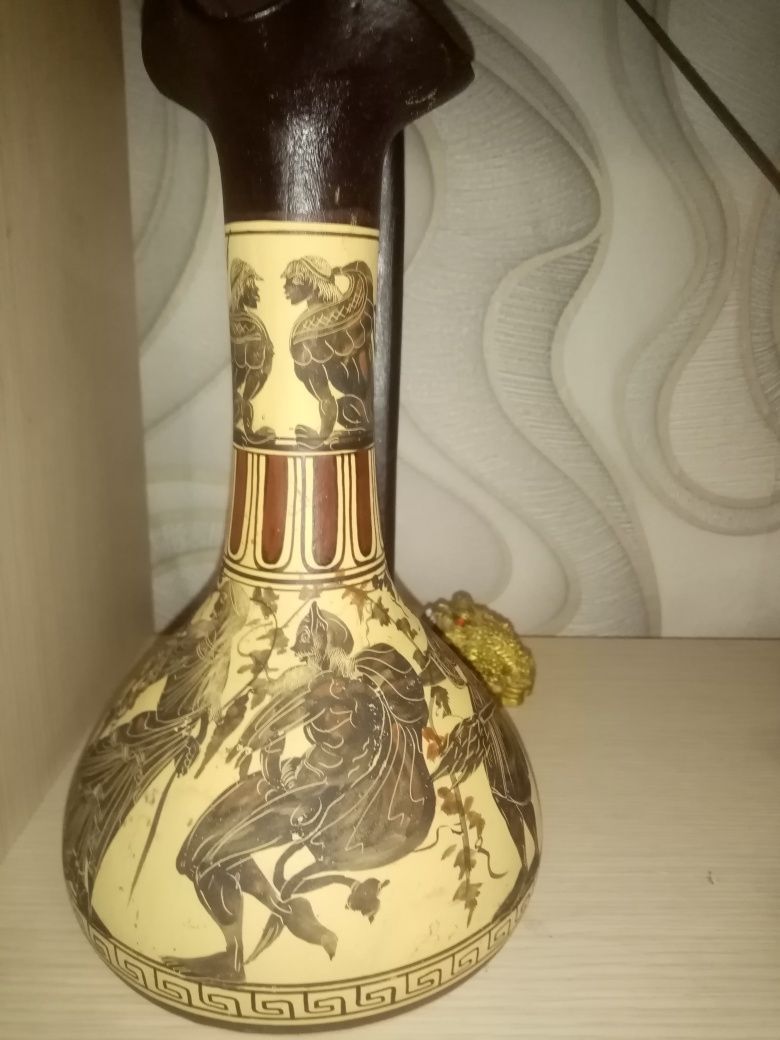 Уникална амфора с антична вазова живопис