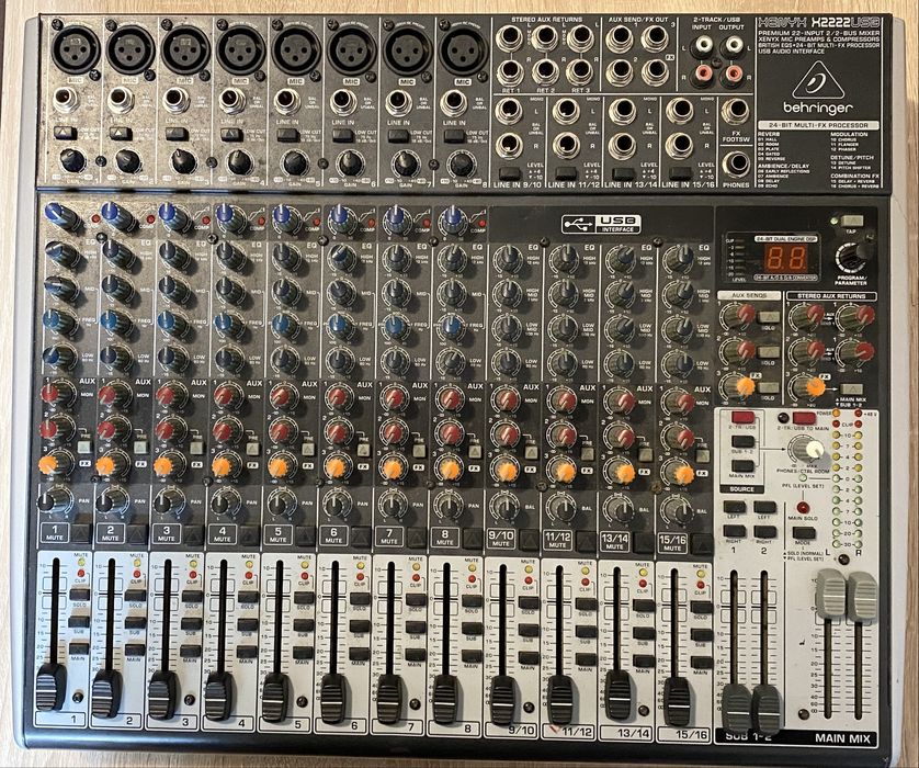 Mixer pasiv Behringer X2222USB cu efecte