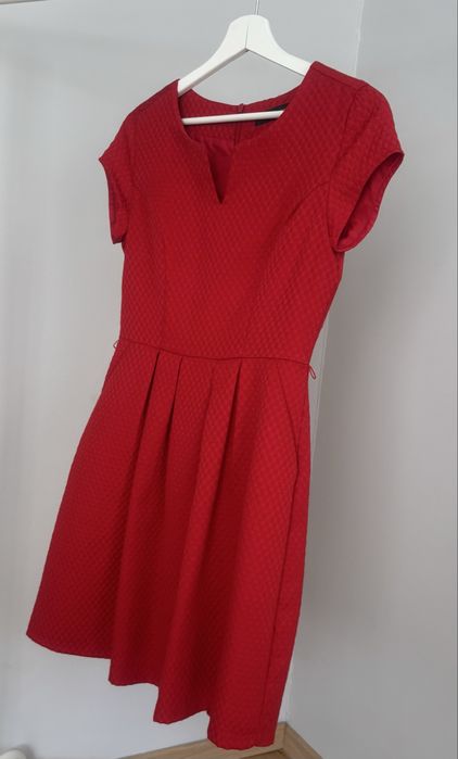 Червена рокля Reserved