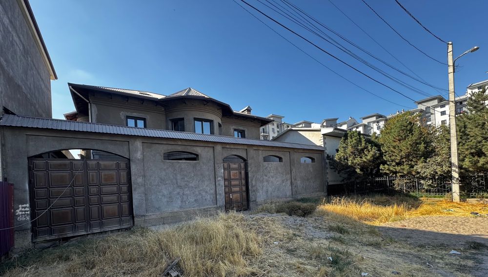 Двухэтажный дом с мансардой и цоколем — 700 кв.м