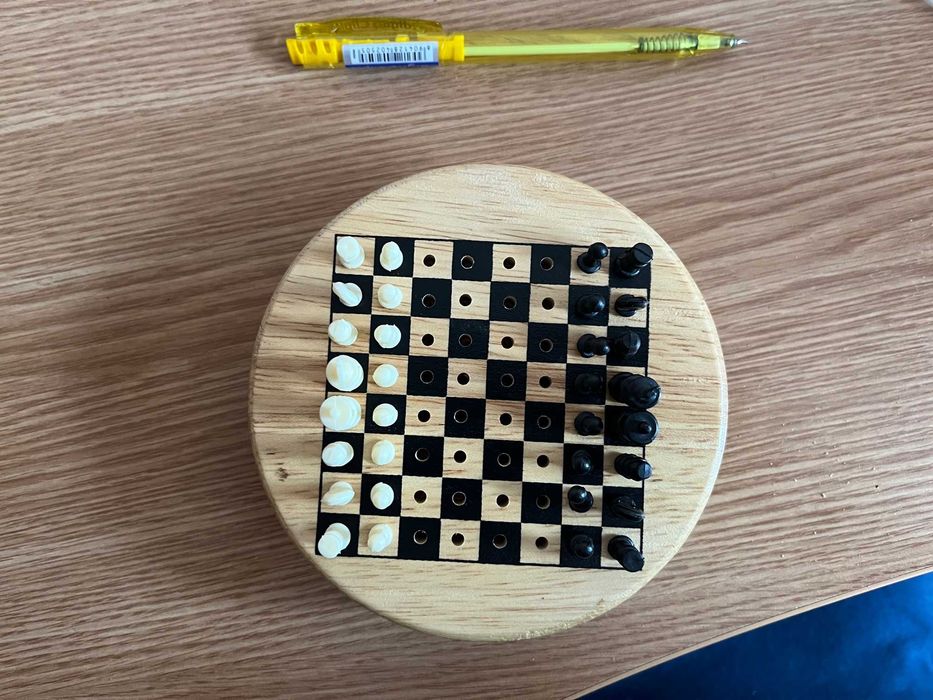 Set de sah, portabil, calatorii, din lemn 100 lei neg