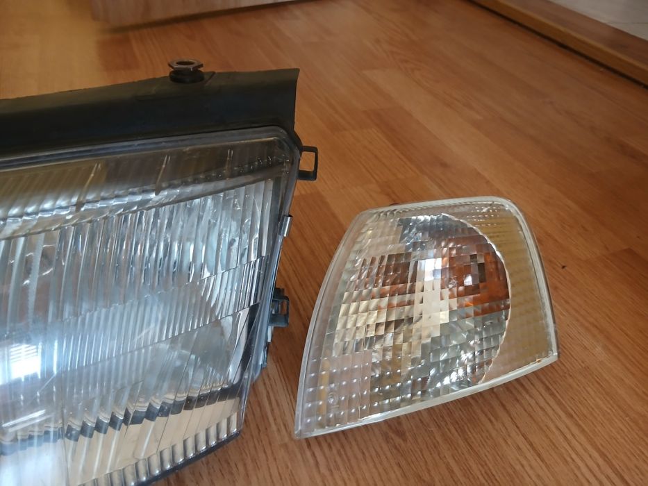 Продавам фарове с мигачи за пасат 4