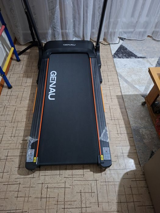 Продам беговую дорожку genau