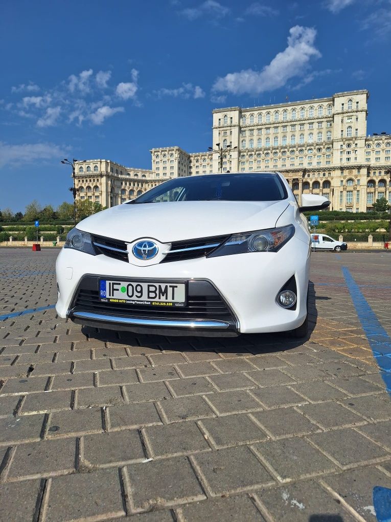 Toyota Auris HYBRID 2013