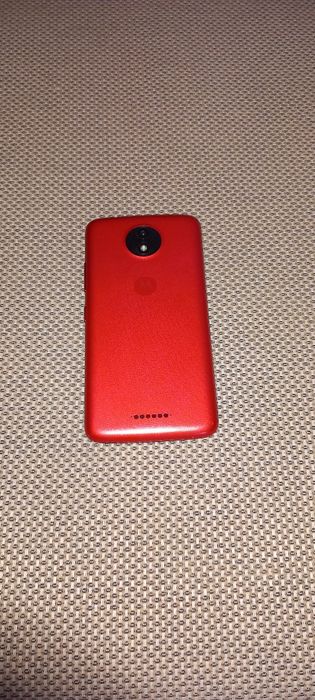 Motorola moto-c. червен