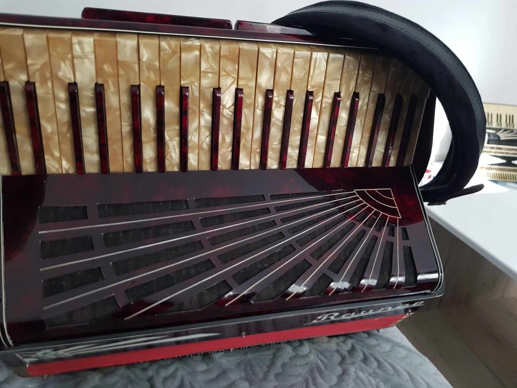 Acordeon nemțesc RAUNER cu 120 basi