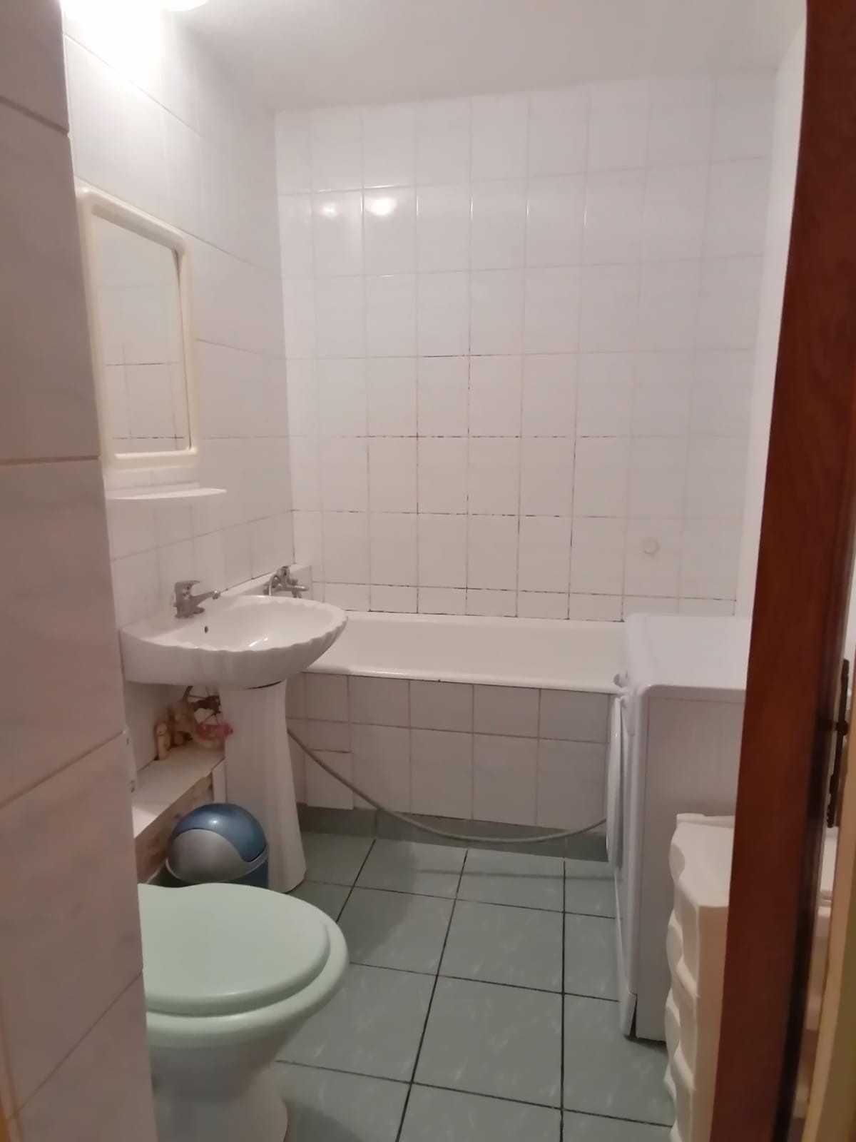 Inchiriez Apartament decomandat, mobilat si utilat, 48 m2, cu 2 camere