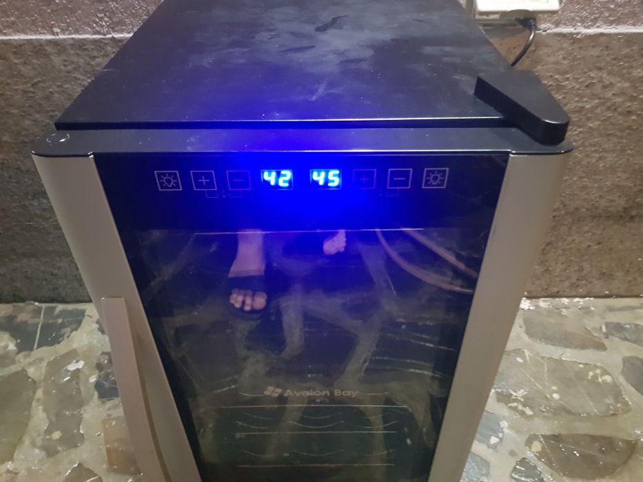 Vand racitor de vinuri