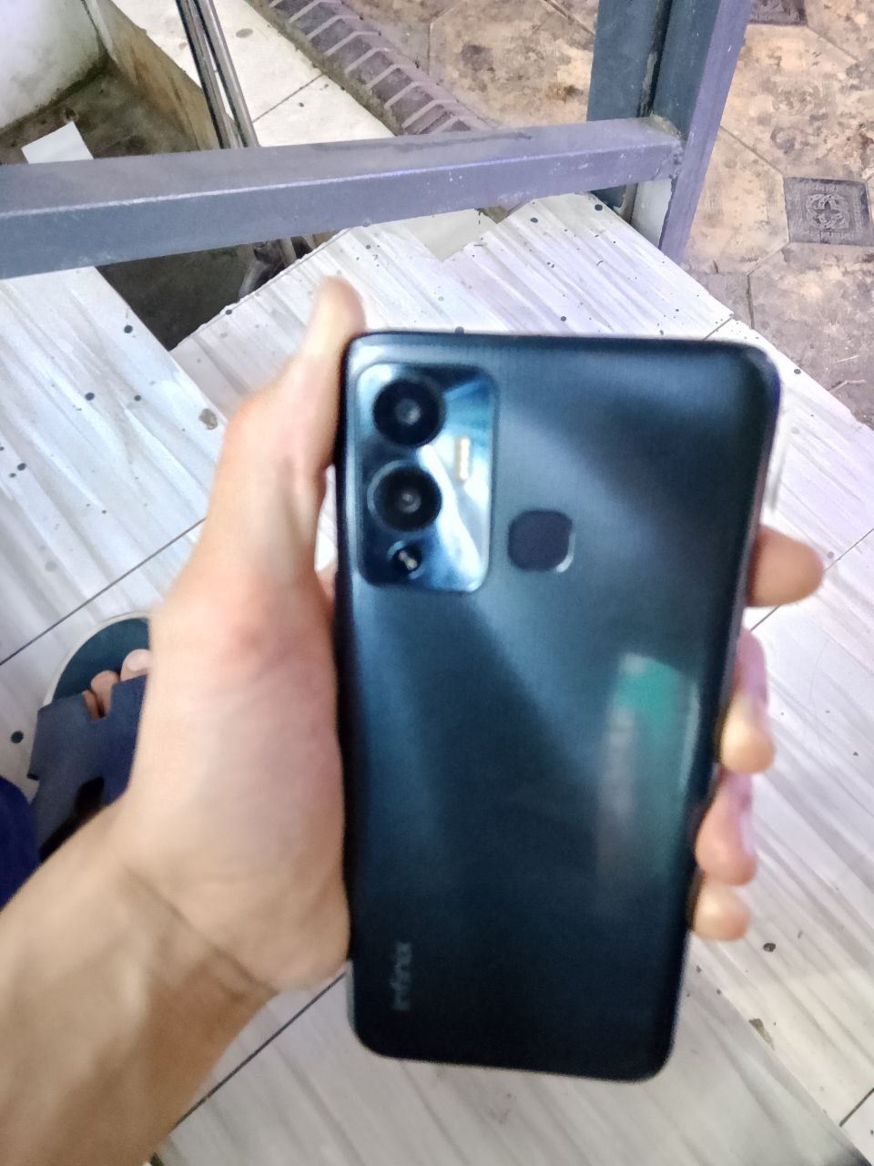 Infinix hot 20 play srocna