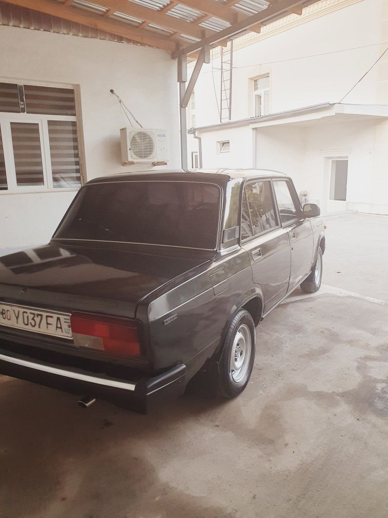 Vaz 2107 sotiladi