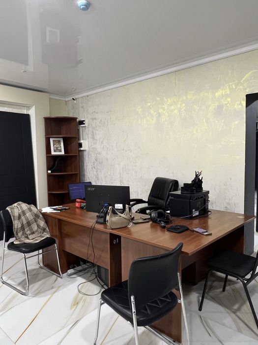 Продается стол офисный