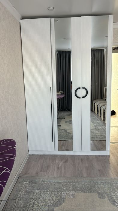 Шкаф белый сделона на заказ 150*2.40 хорошом состояний