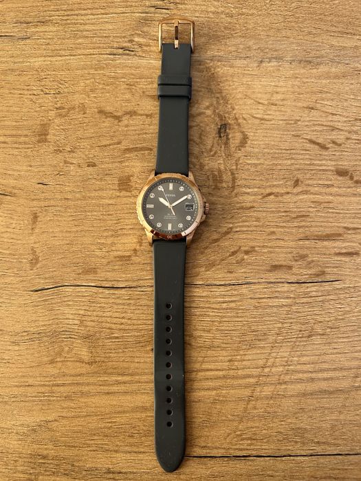 Дамски часовник Fossil в отлично състояние