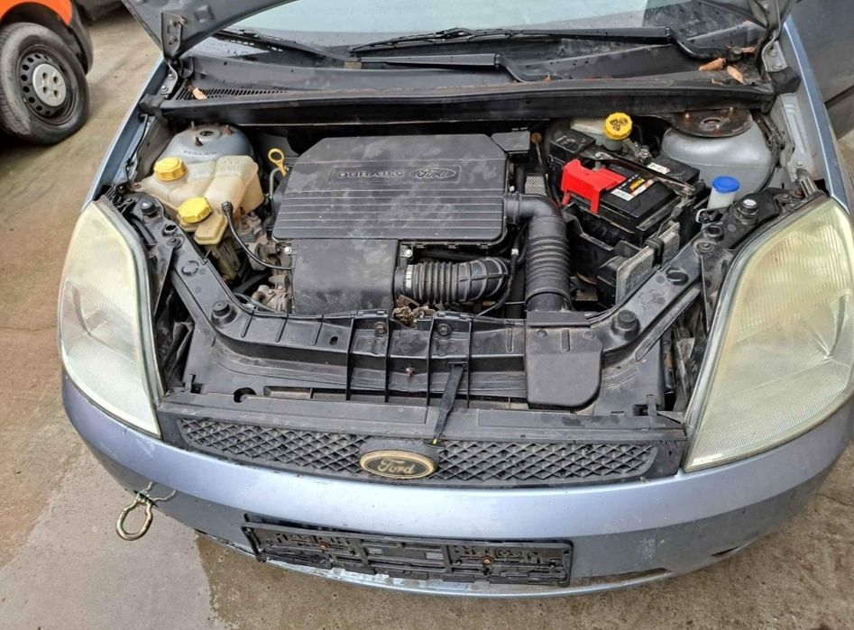 Dezmembrez Ford Fiesta 1.3 benzina an 2004 2 uși