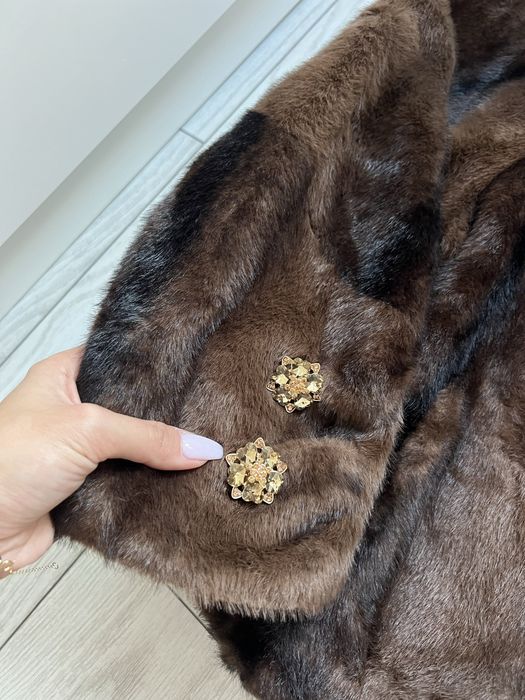 Haina blana cu aspect natural