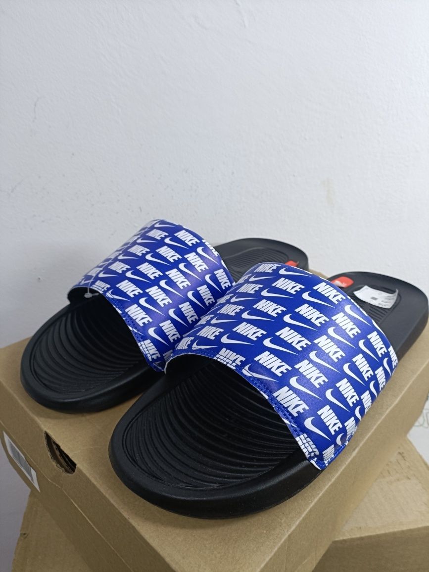 Чехли Nike номер 52.5 код 50A