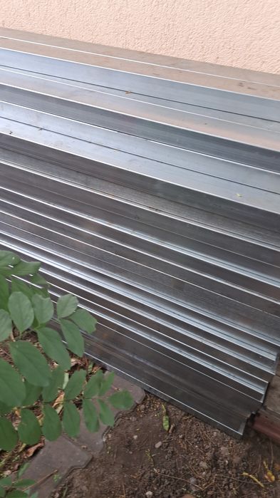 Vând rectangulara zincata 2,20x70x40mm