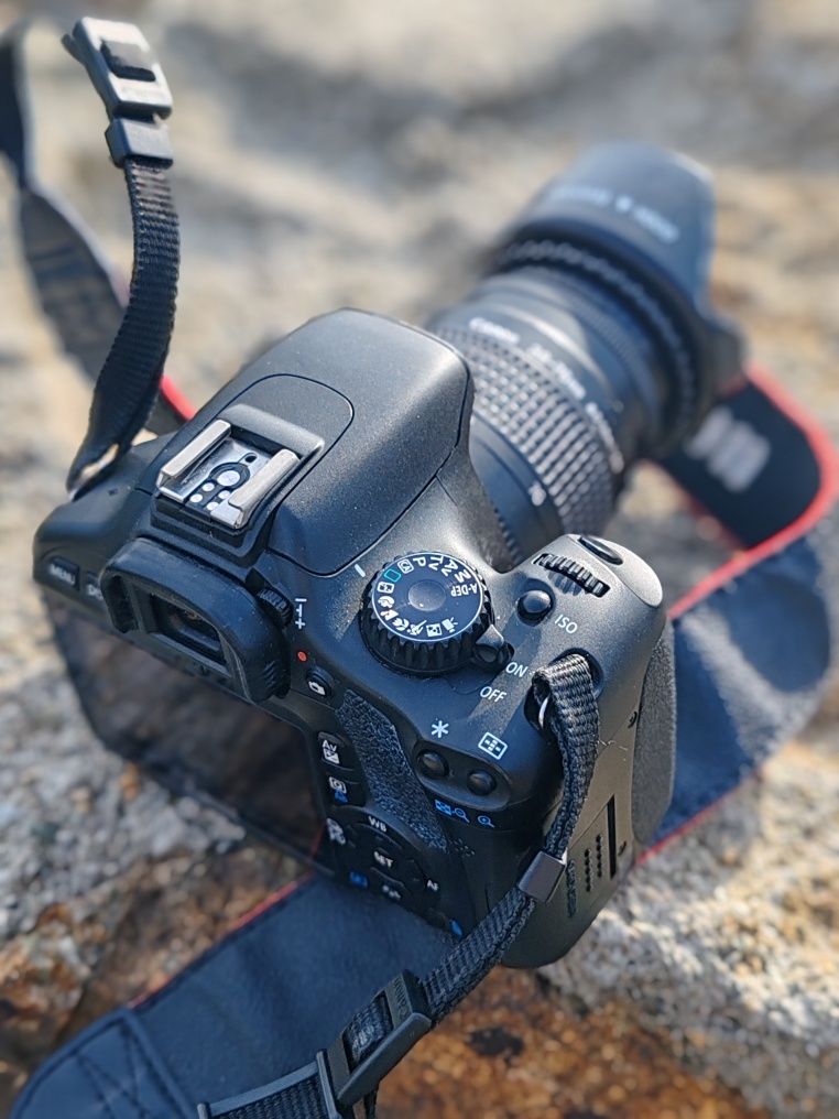 Vând aparat foto Canon ros 550D