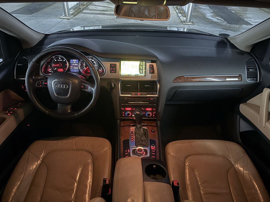 Audi Q7 / An 2010 /  Faceleeft /  Raport CarVertical