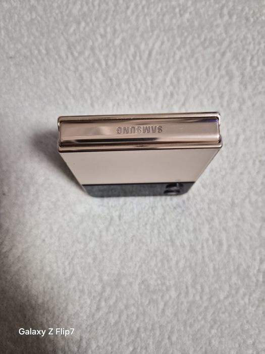 Телефон Samsung flip 4