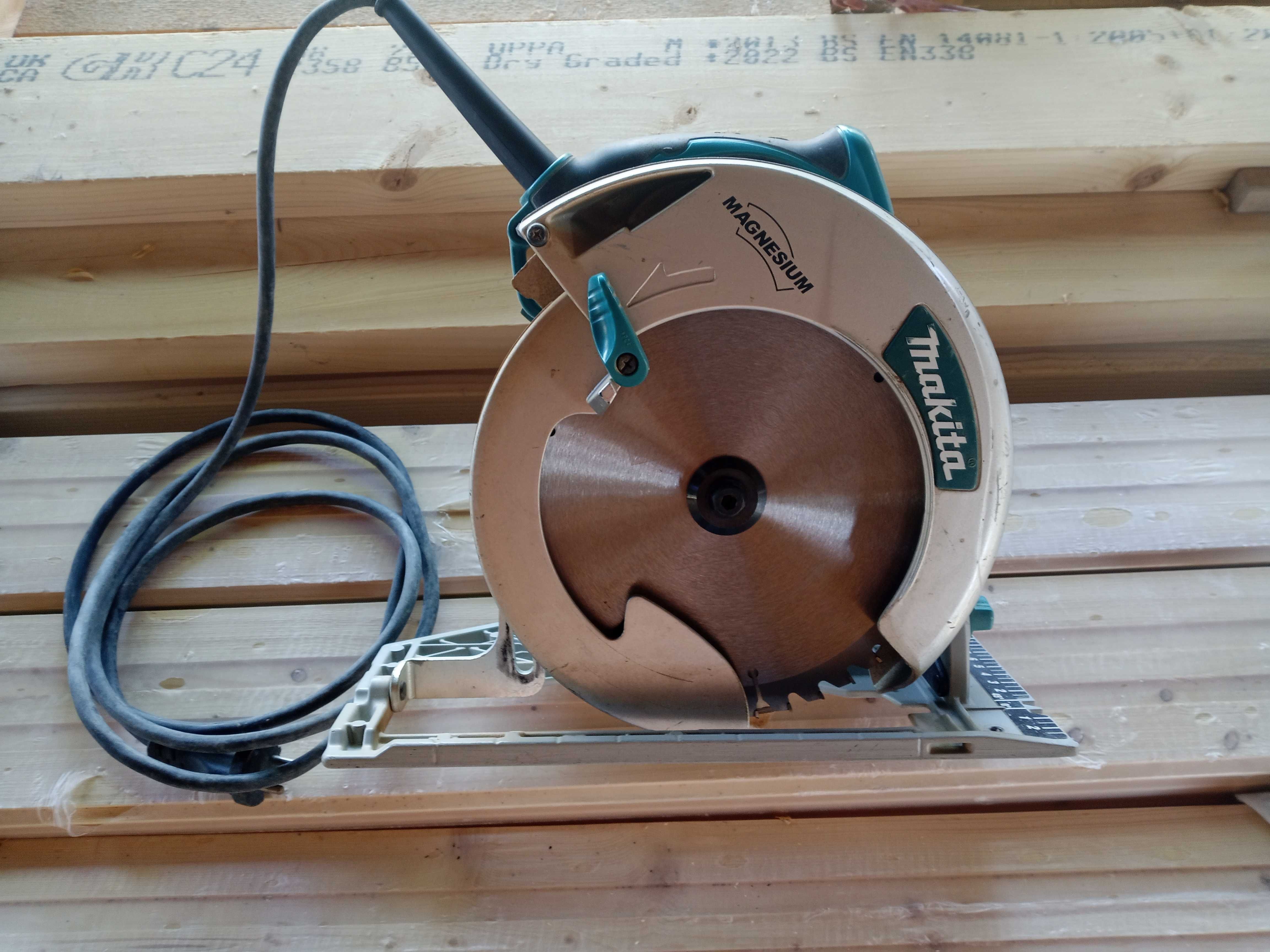 Електрически ръчен циркуляр Makita 5008MG, 1800 W, Ø 210 мм
