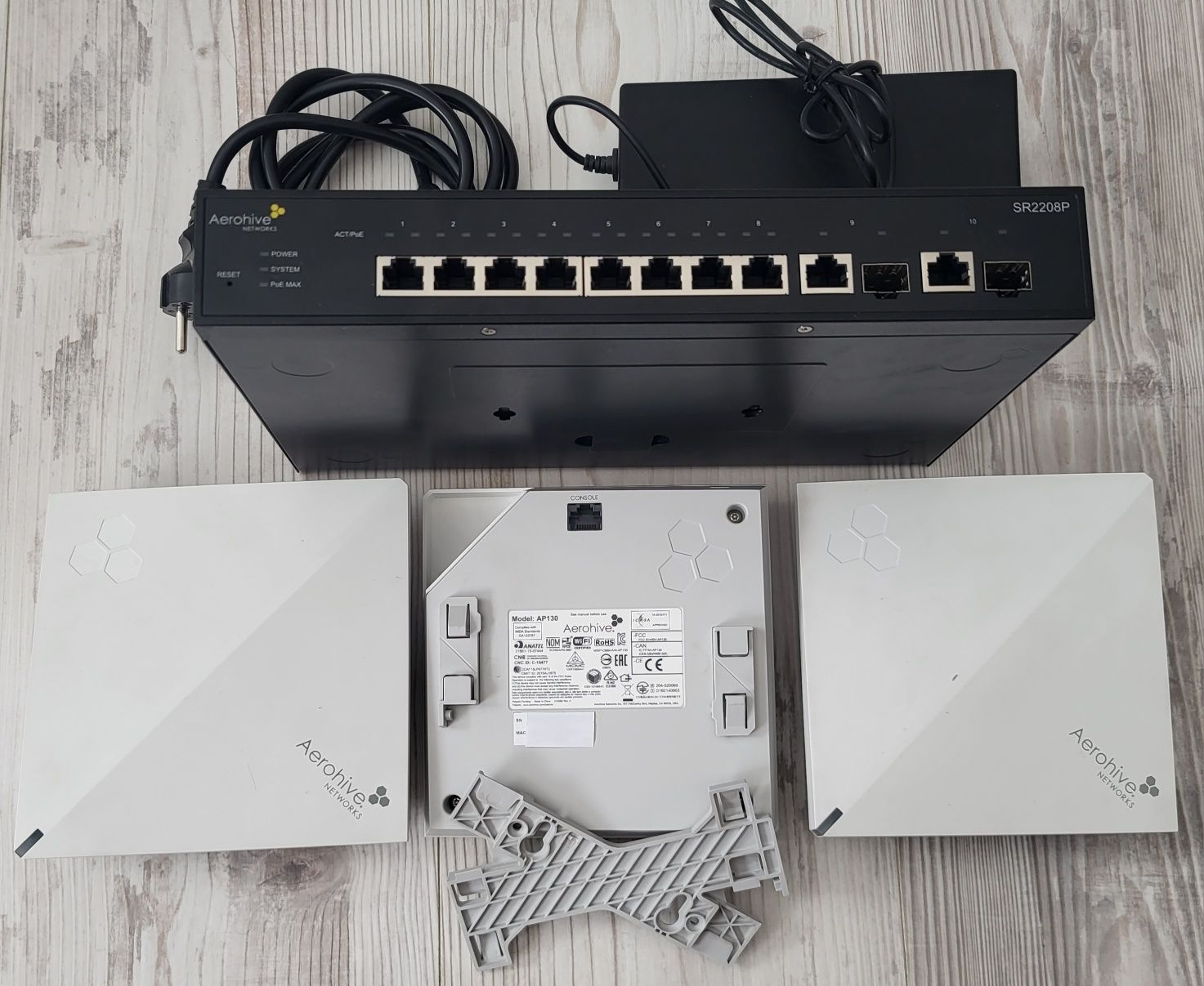 Aerohive network AP130 + switch SR2208P