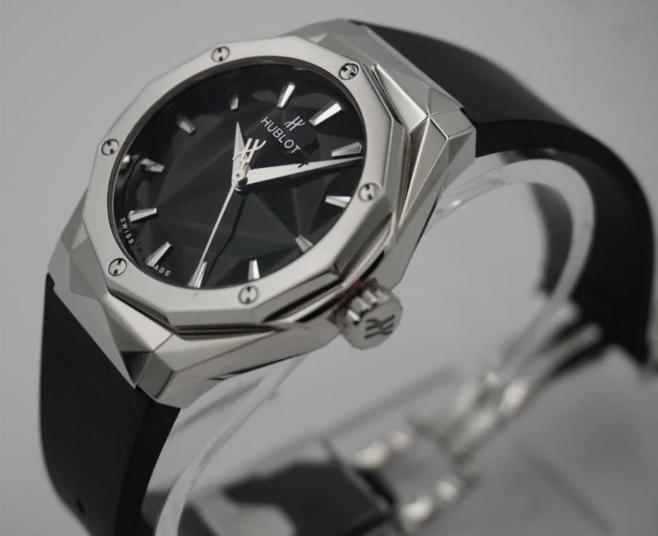 Часовник Hublot швейцарски межанизъм