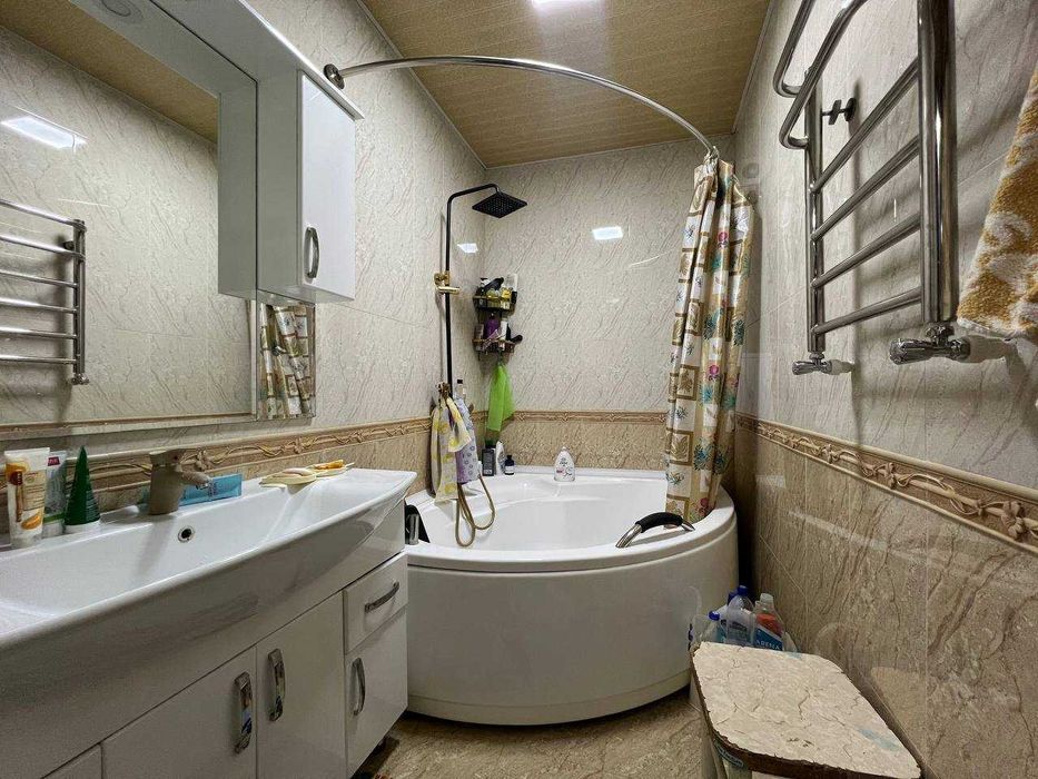 Продаётся 3в2/3/9, 74м2, гостиница Россия, ресторан GOSHT