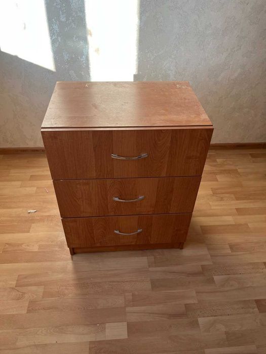 Продам тумбочку коричневый