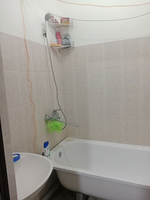 7qavatli turarjoy xonadonidan 5-qavati zudlik bilan sotiladi.