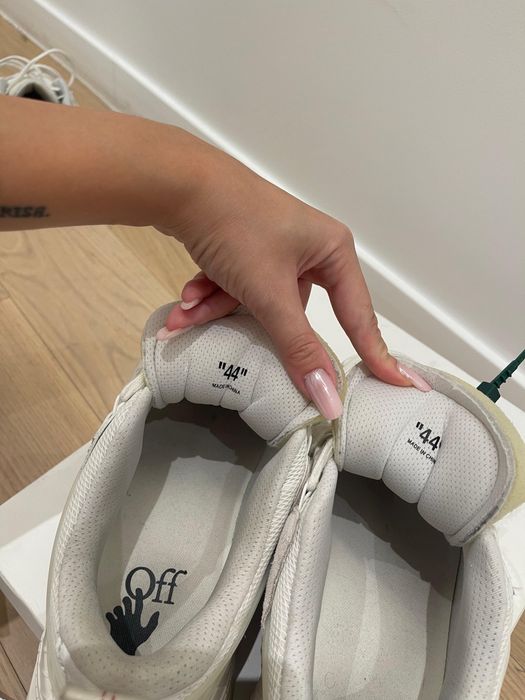 Off white odsy 44 white stare foarte buna
