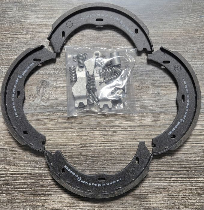 Set Saboți Frână Mână Vito W447 W639 PRODUS NOU ORIGINAL ÎN OFERTĂ 500