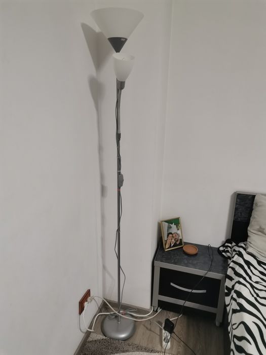 Lampadar              E