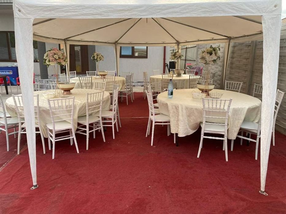 Corturi de închiriat