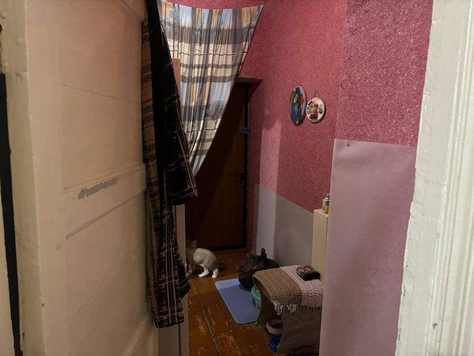 .  . Квартира  улица  фурката  10  возле военкомата дух этажки