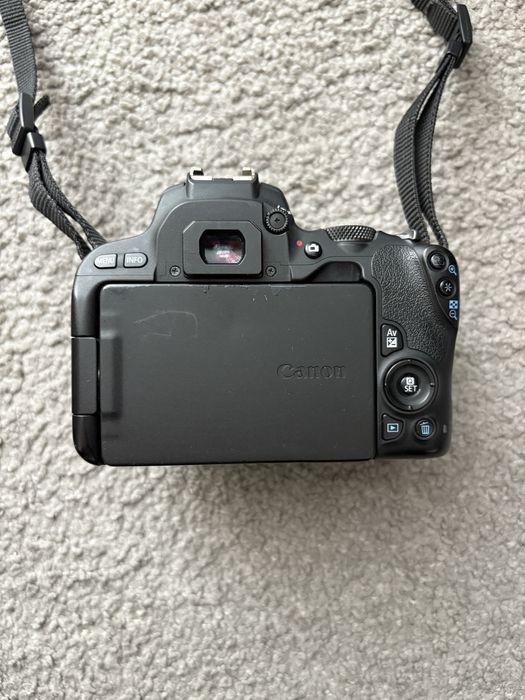 Canon EOS 200D + 3 obiective