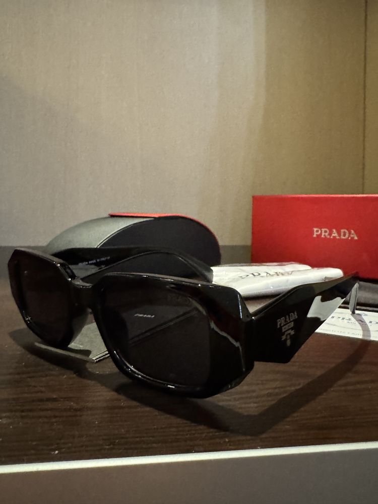 Дамски слънчеви очила Prada