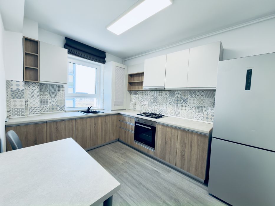 Apartament in zona Tractorul la et 4/8 cu loc de parcare si boxa