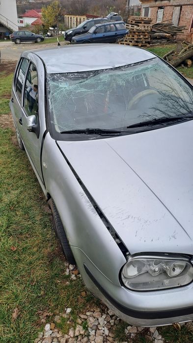 Vand Golf 4 1.4 benzina