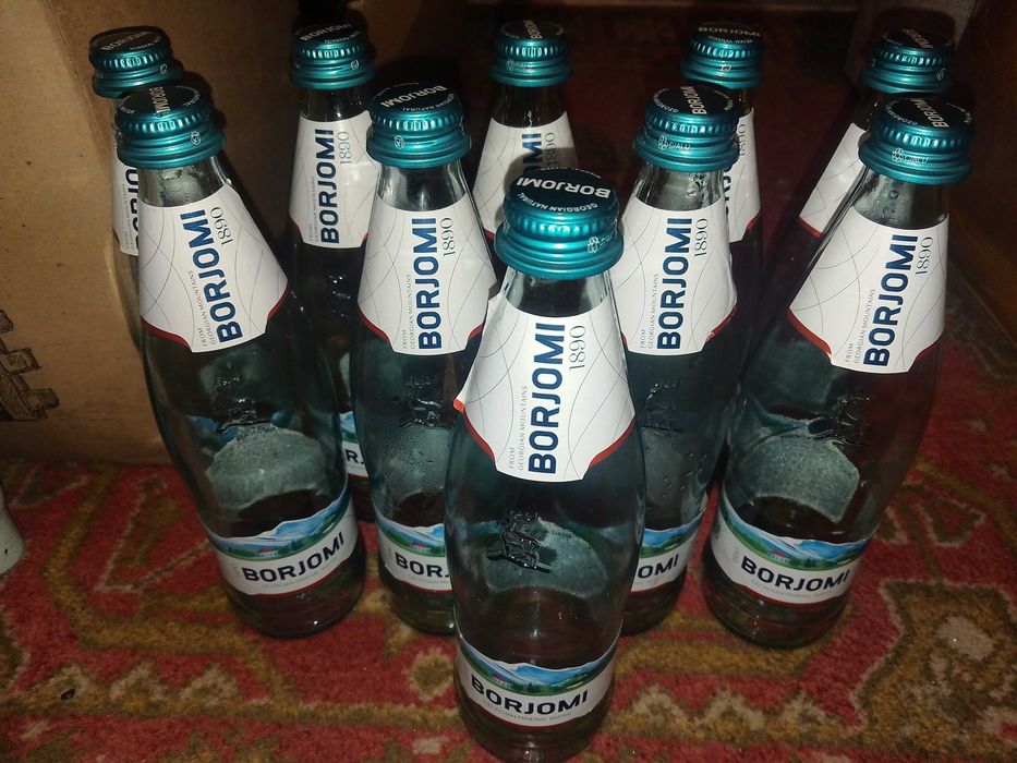 ПРОДАМ СТЕКЛЯННЫЕ БУТЫЛКИ из-под минеральной воды БОРЖОМИ! V=0,5 литра