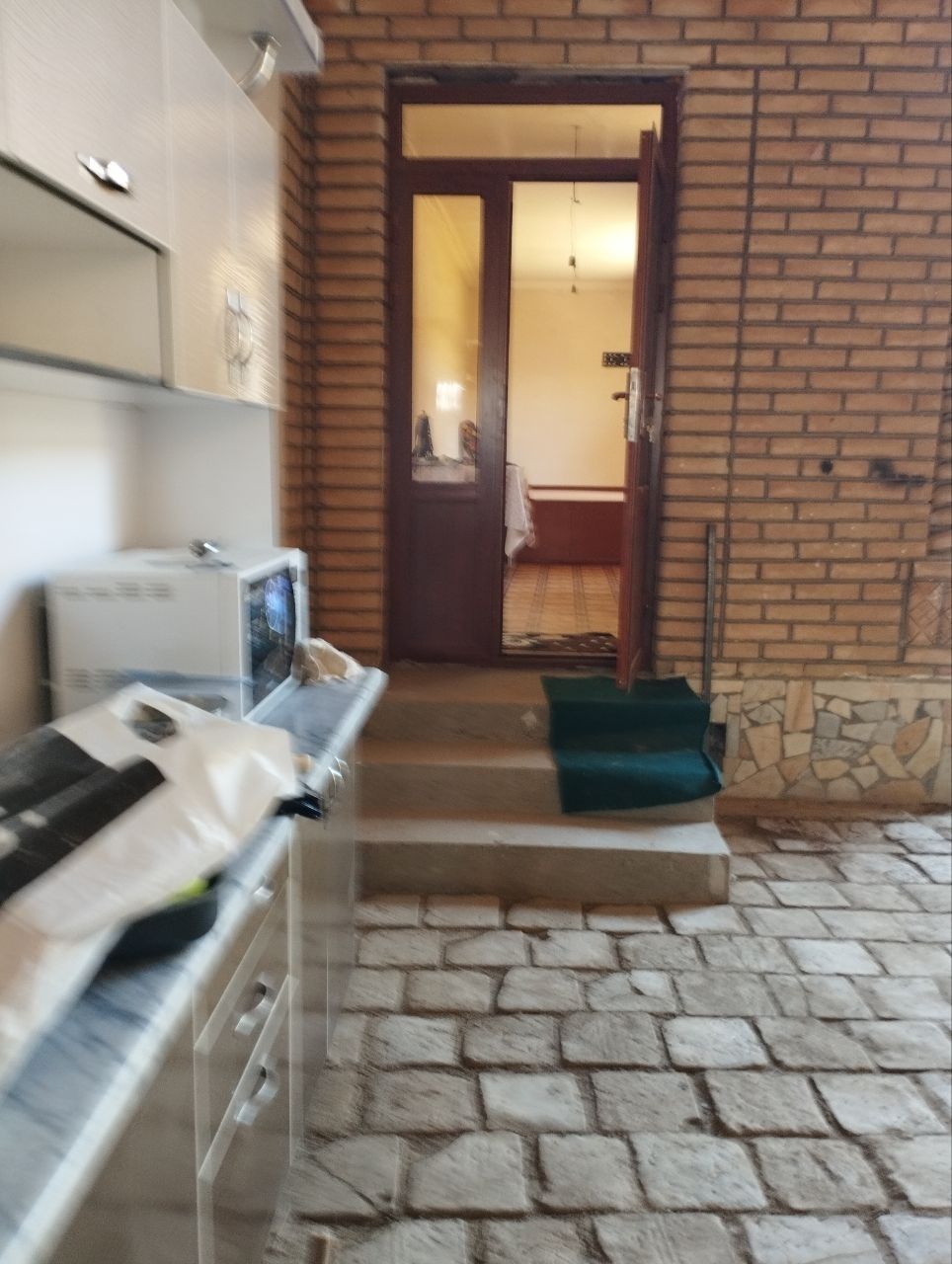 Uy sotiladi 6 sutik 5 xona Eski shaharda