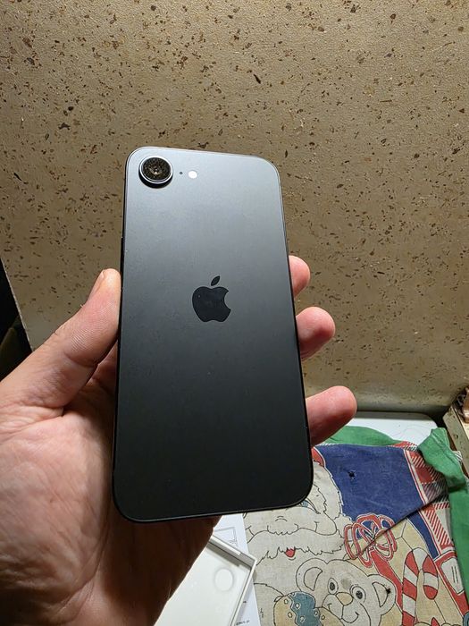 İPhone 16 e 128 GB 35 месеца гаранция!!