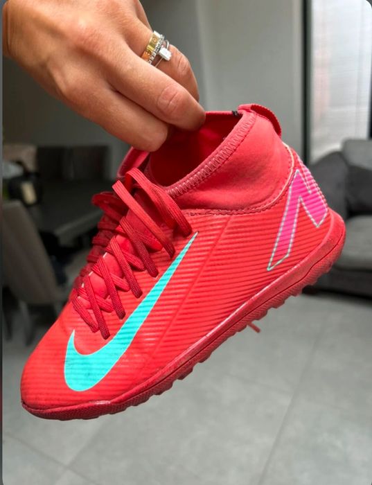 Детски футболни обувки nike